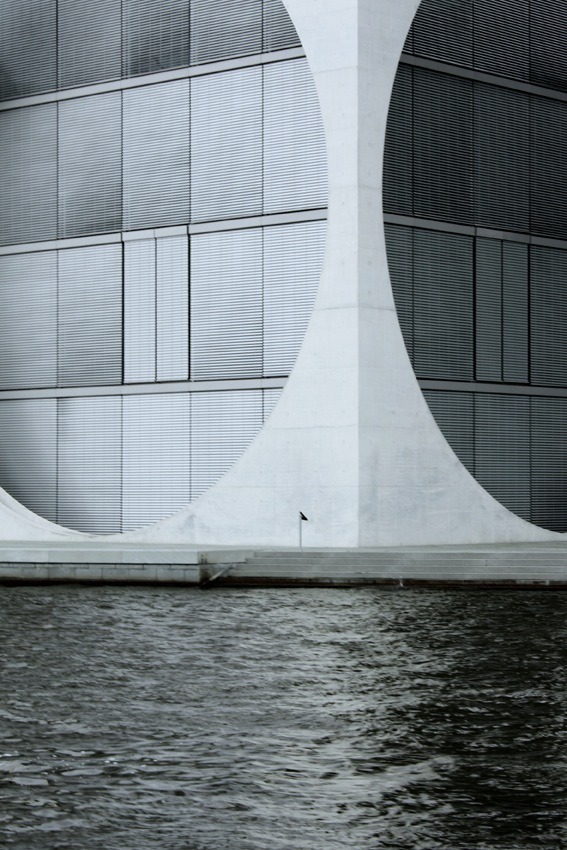 Archillect ID 2679