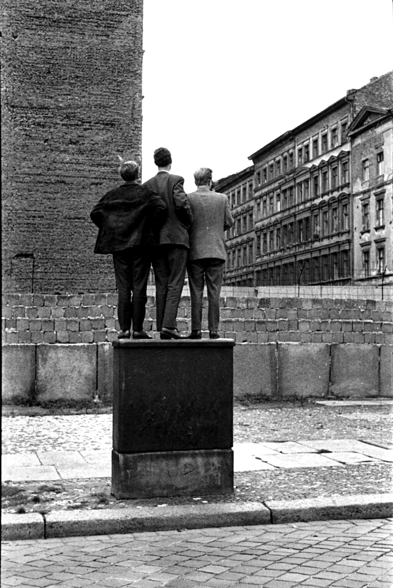 Archillect Archive ID 6931