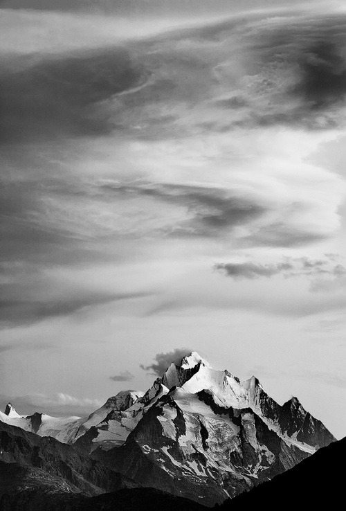 Archillect ID 32955