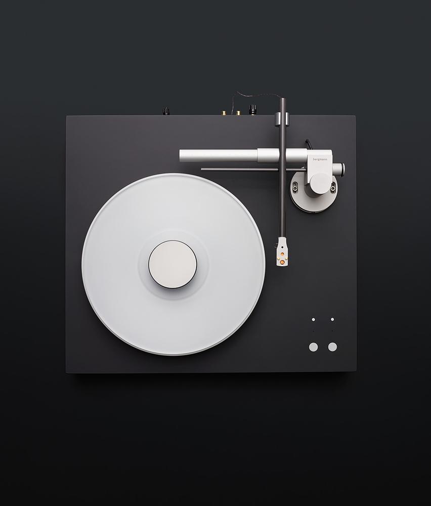 Archillect ID 69740