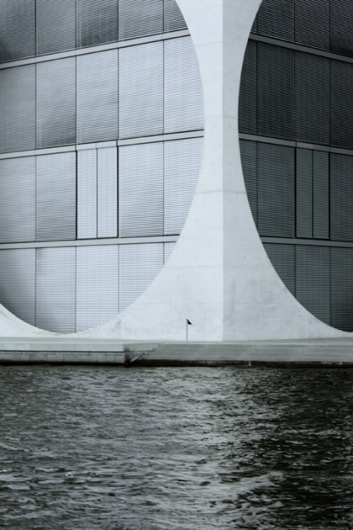 Archillect ID 84640