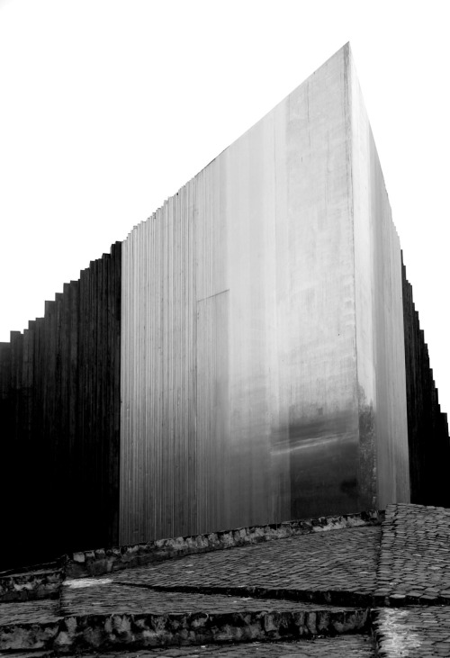 Archillect ID 87752
