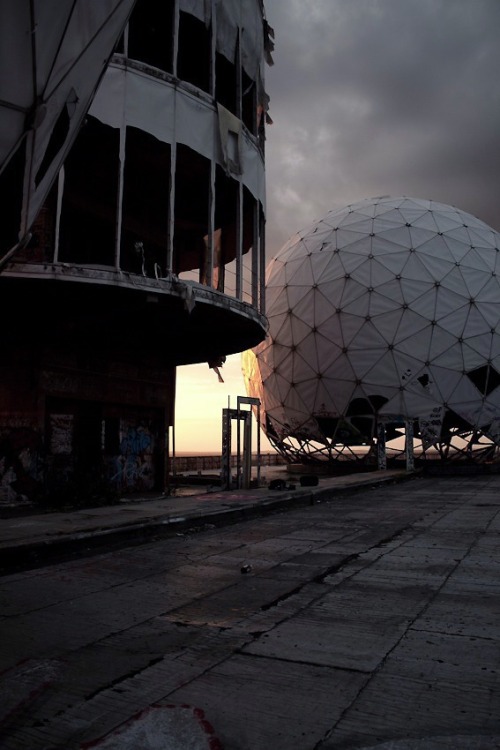 Archillect ID 92377
