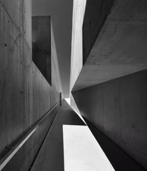 Archillect ID 92409