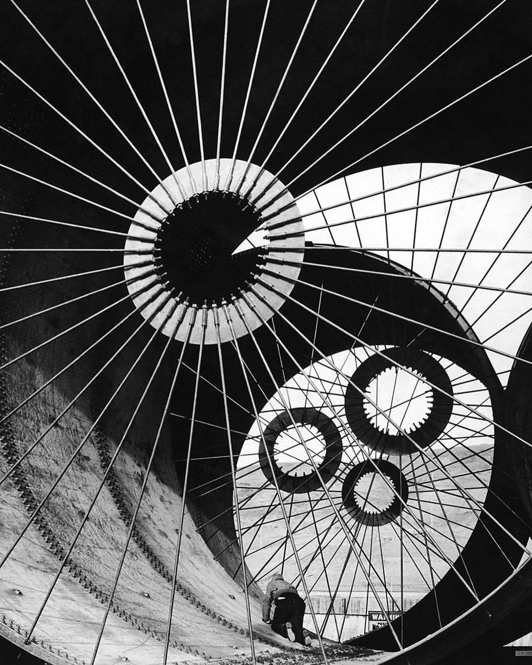 Archillect ID 140592