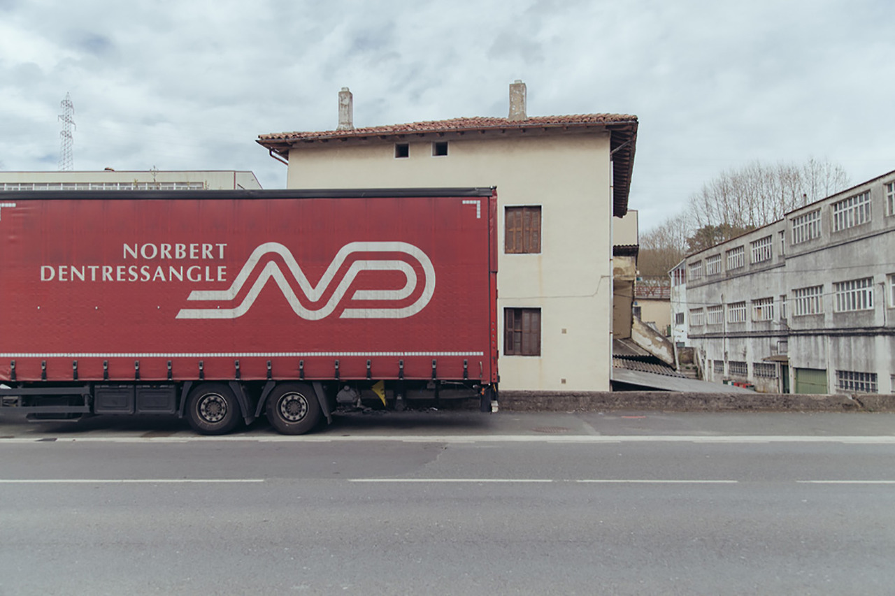 Archillect ID 158772