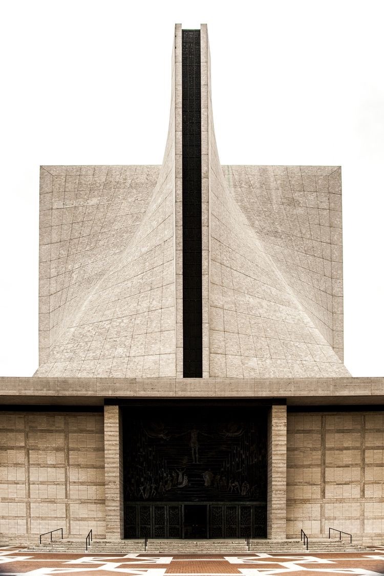Archillect ID 166339