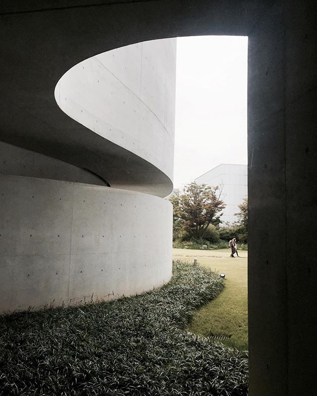 Archillect ID 174643