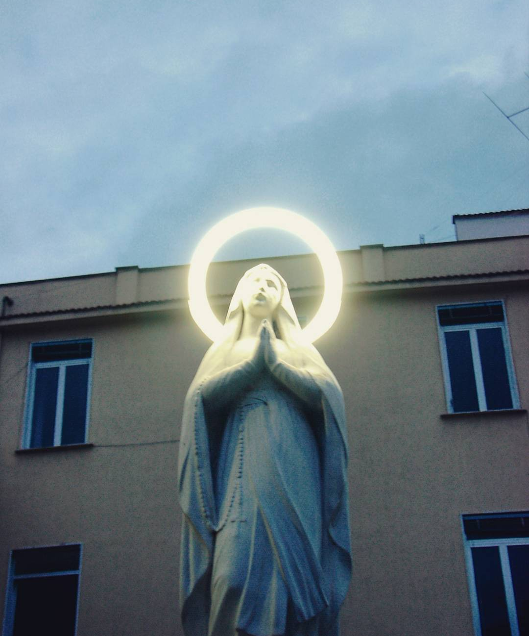 Archillect ID 176305