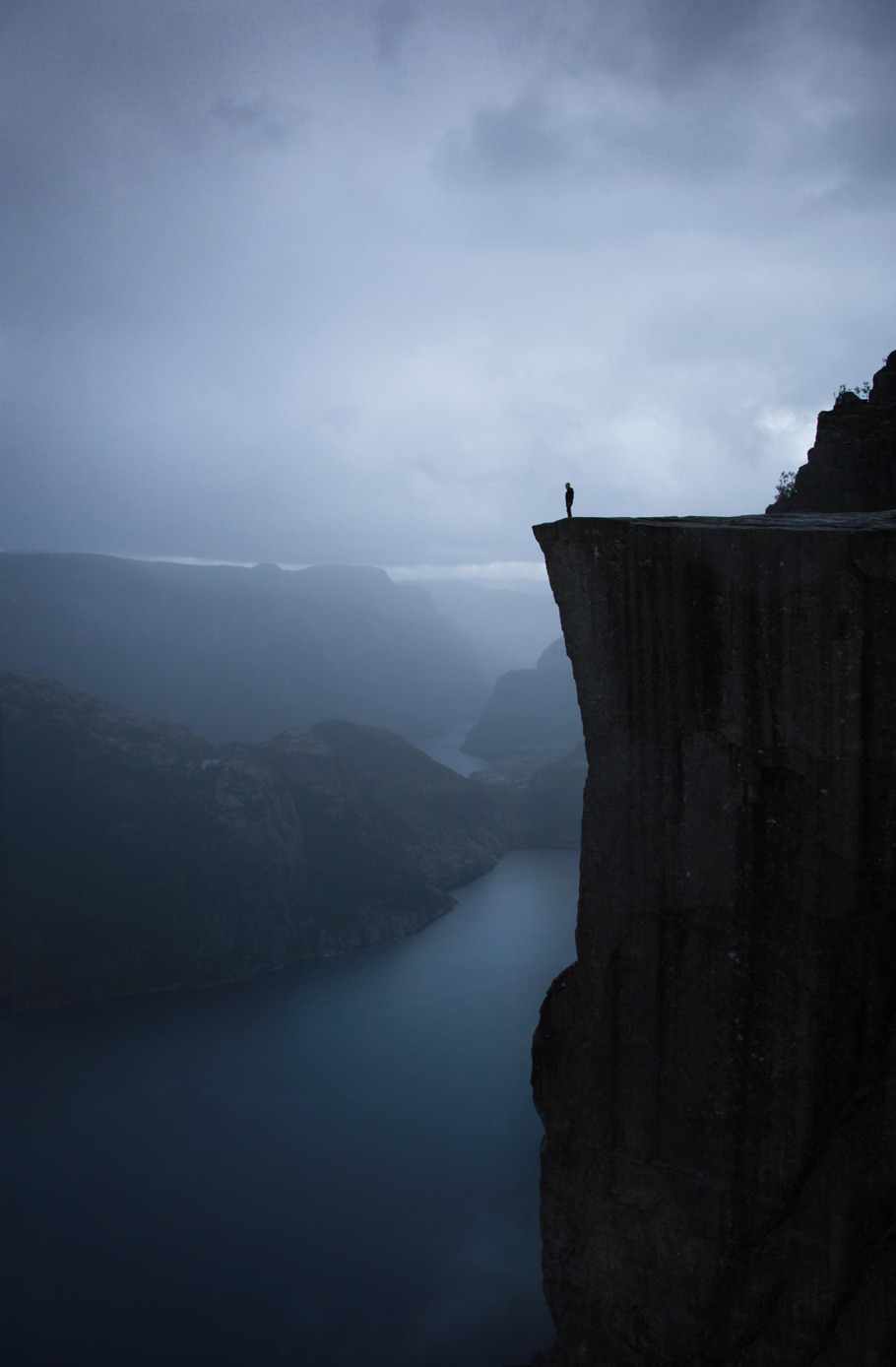 Archillect ID 178095