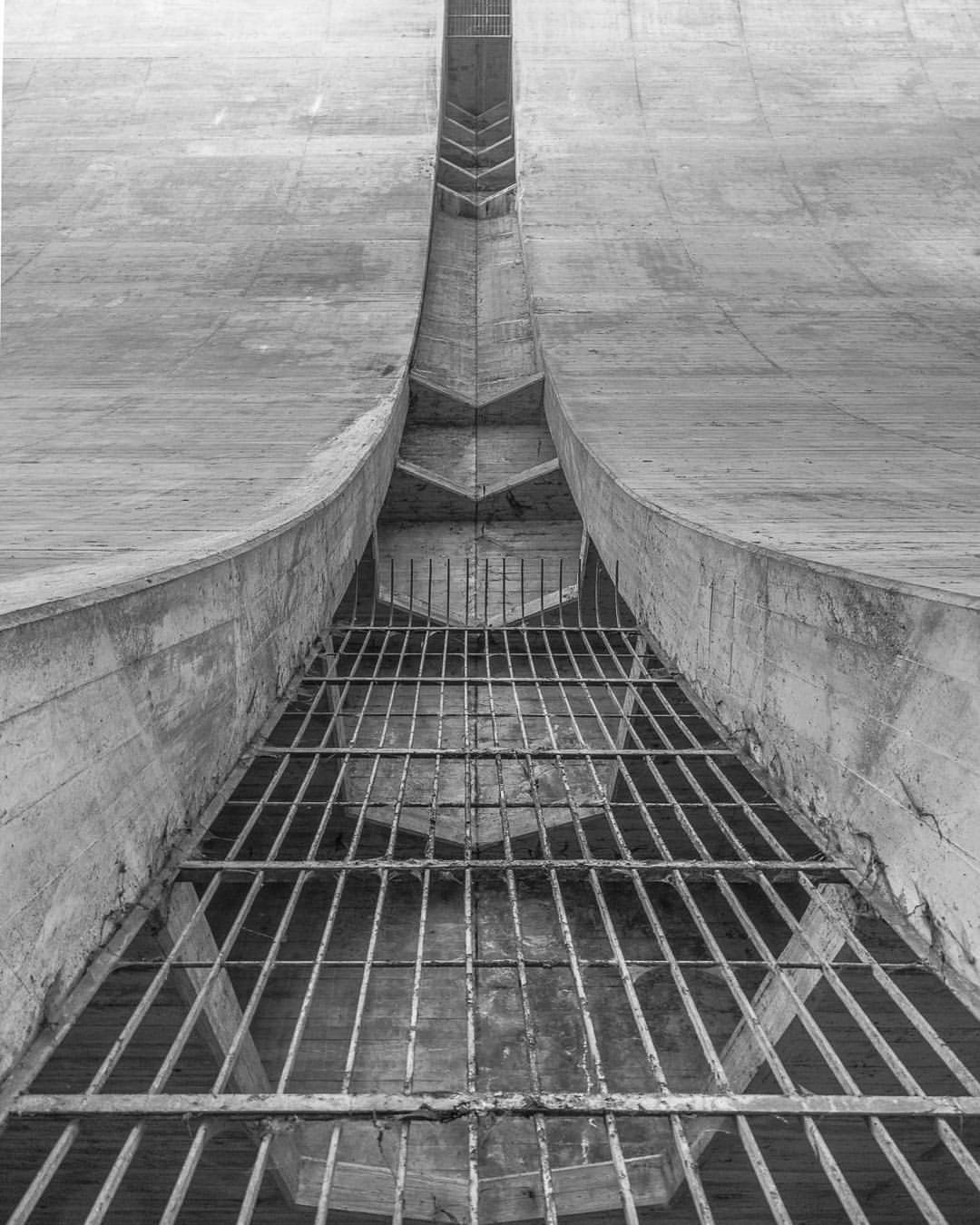 Archillect ID 187874
