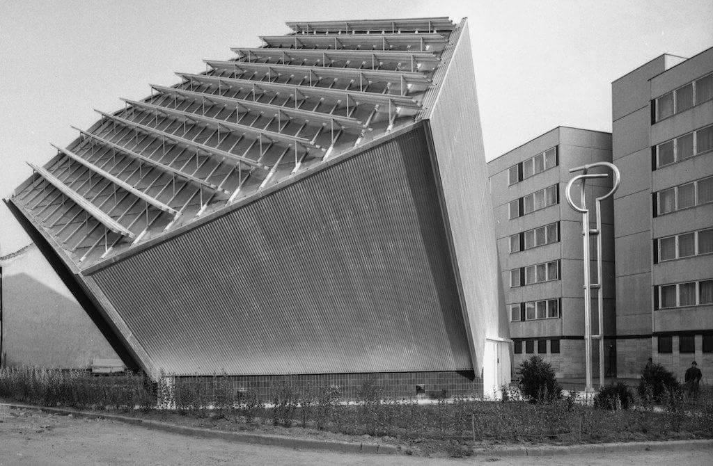 Archillect ID 198529