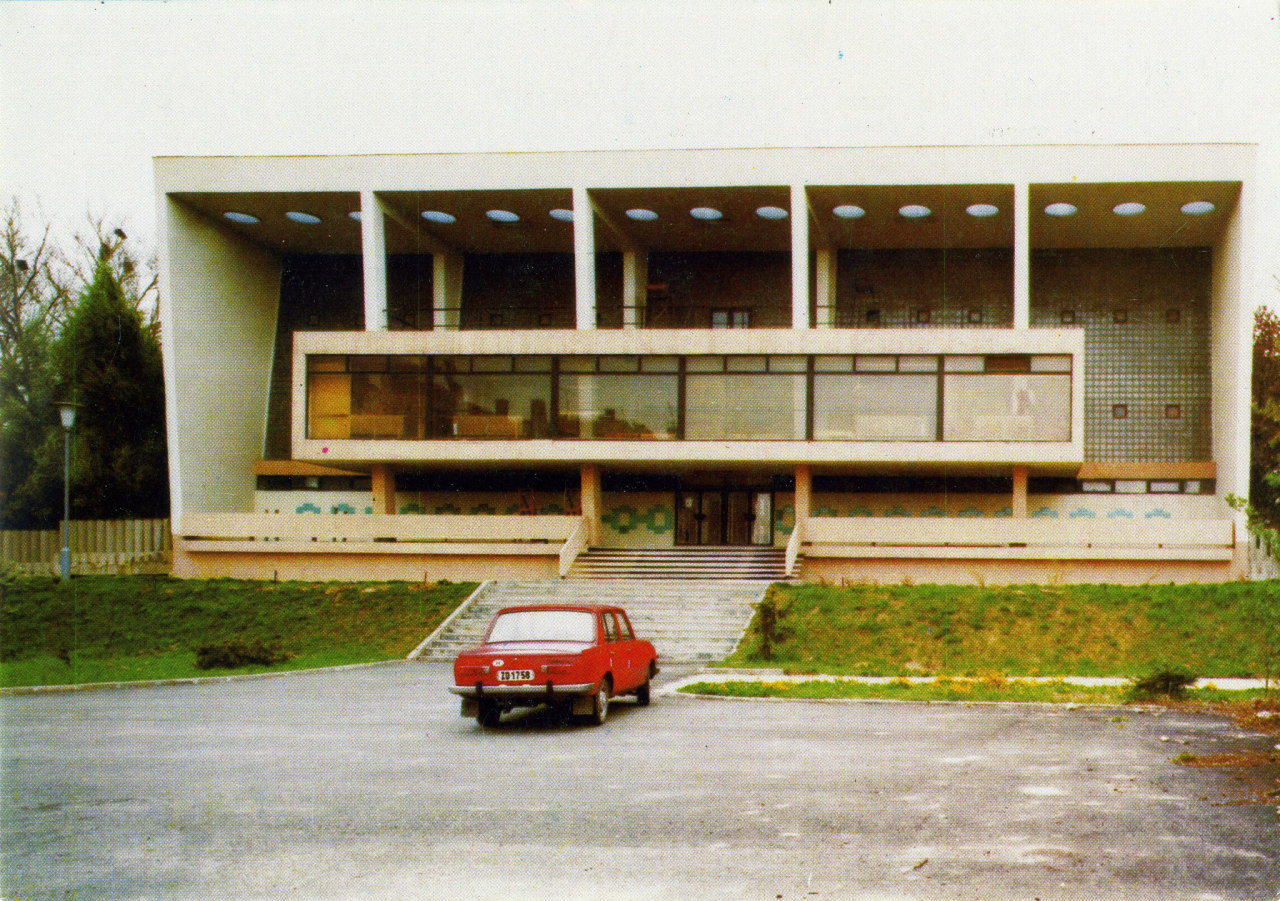 Archillect ID 211469
