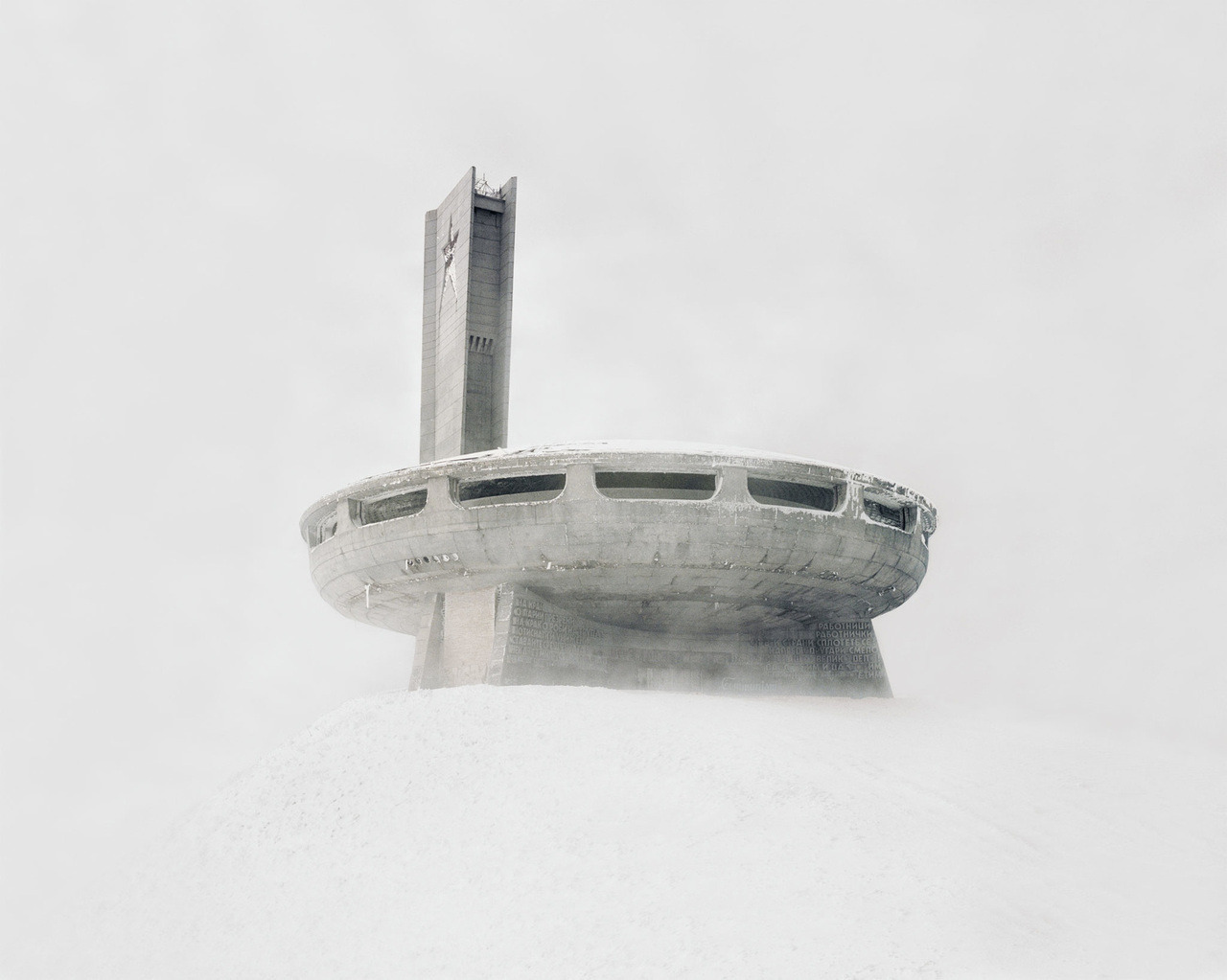 Archillect ID 243900