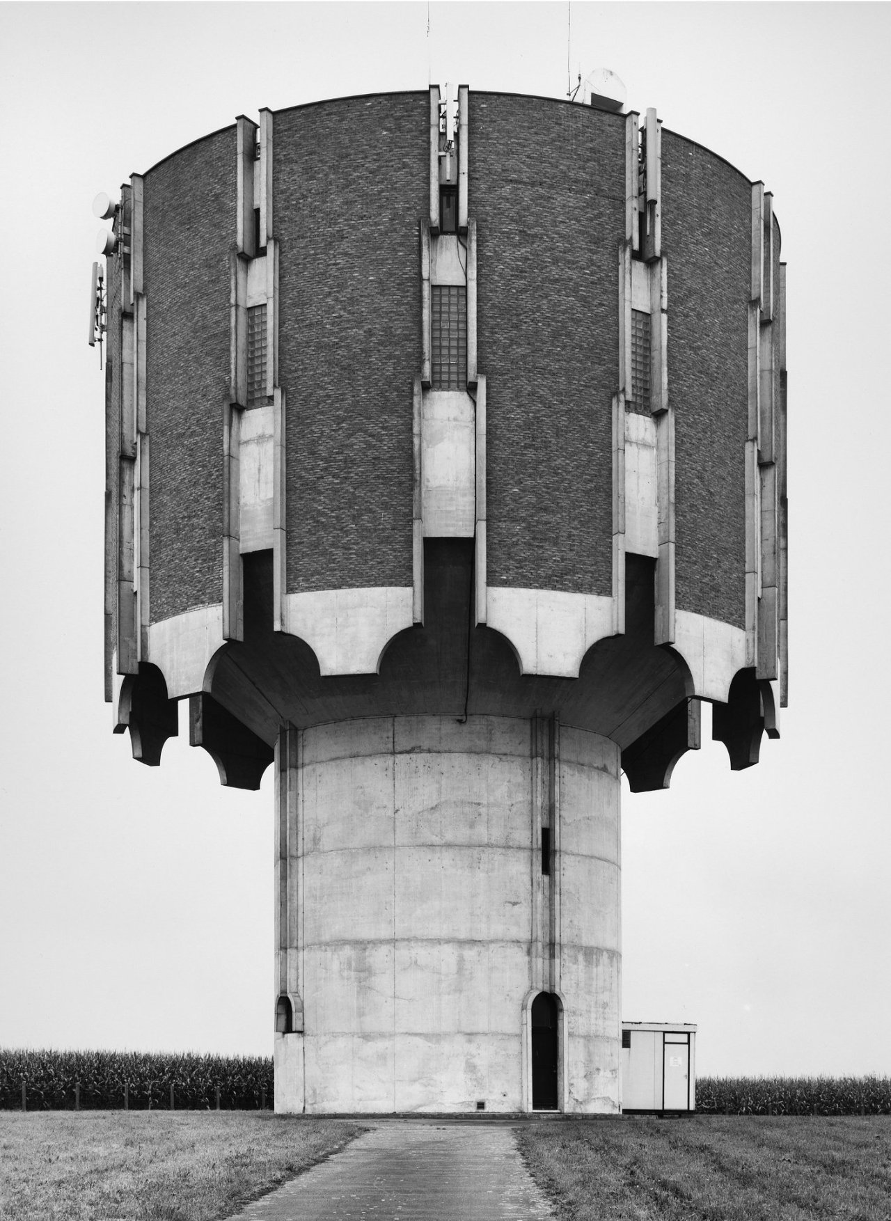 Archillect ID 267772