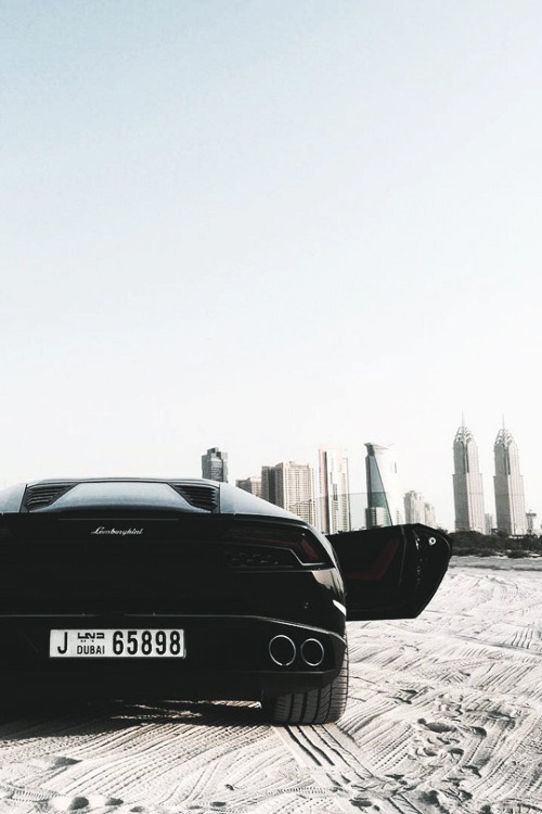 Archillect ID 279639