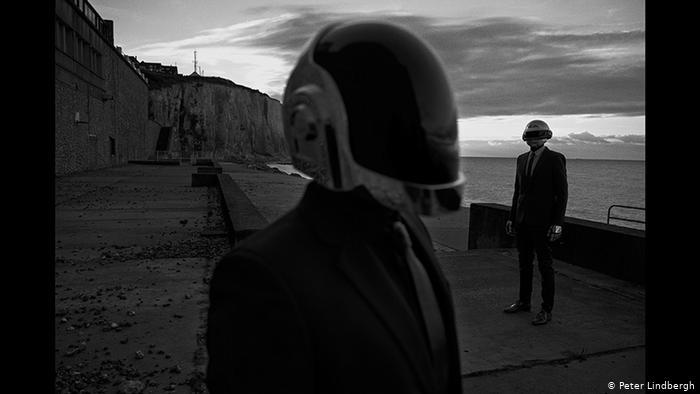 Archillect ID 285972