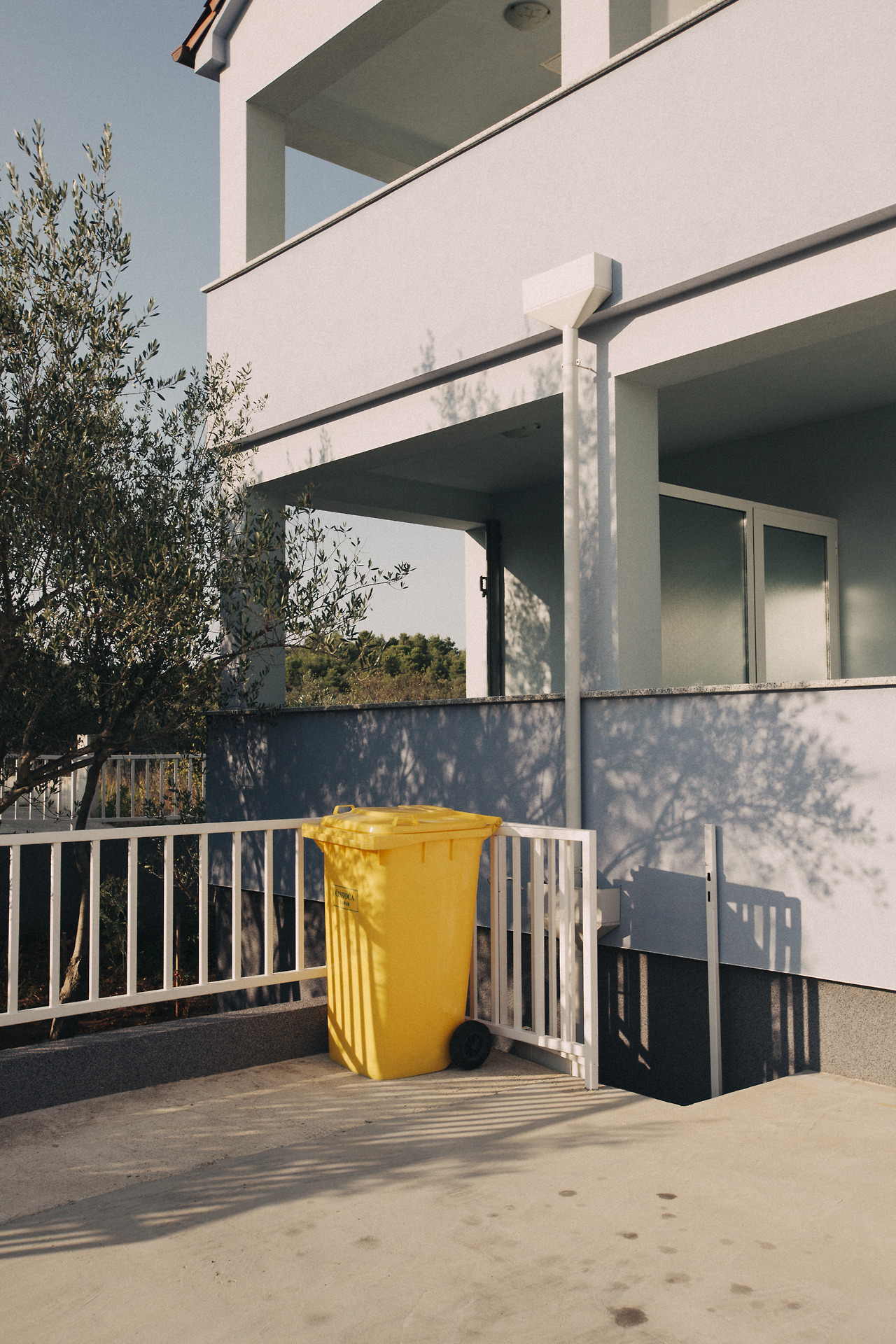 Archillect ID 289102