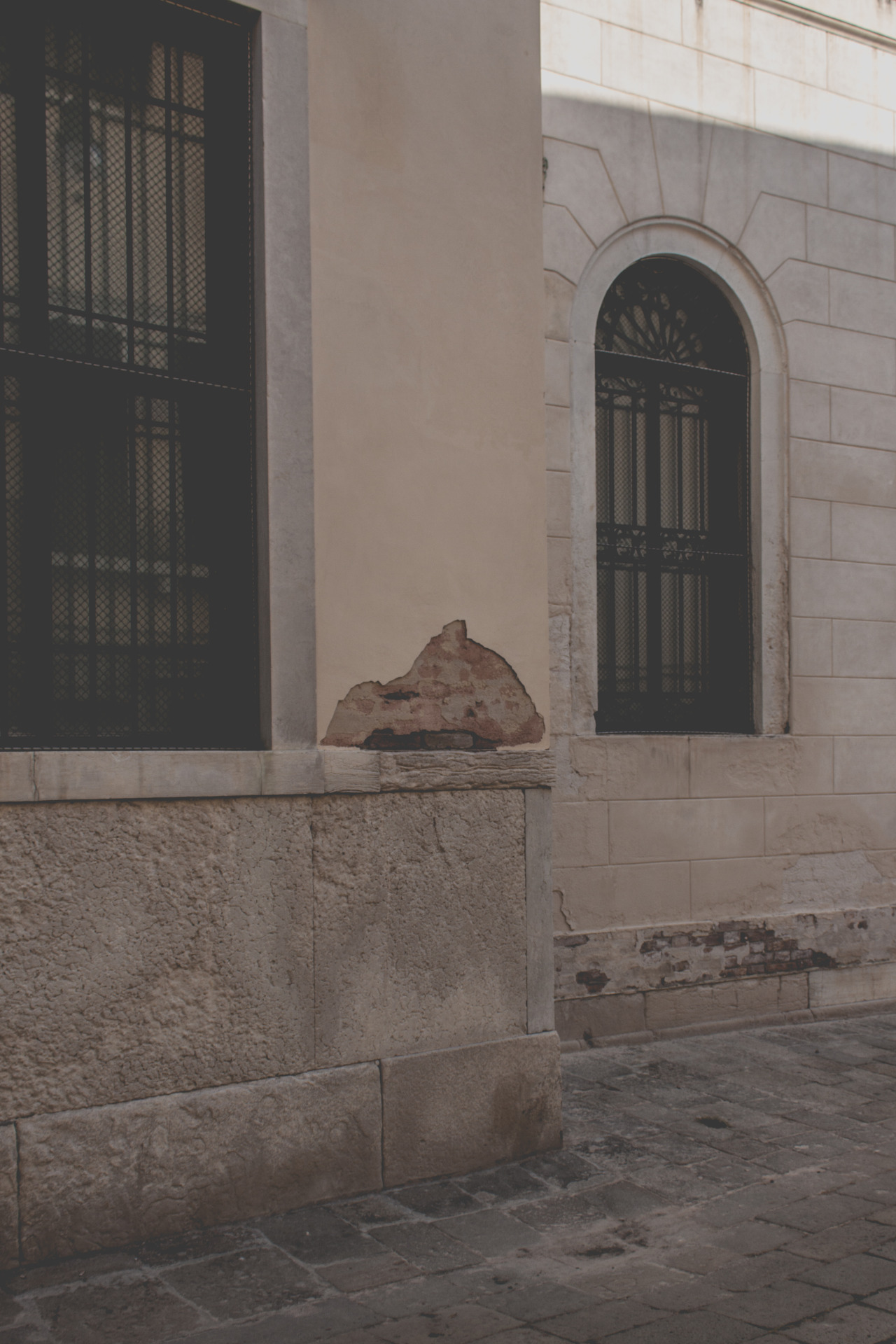 Archillect ID 296412
