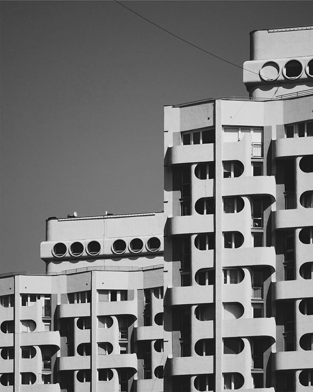 Archillect ID 297429