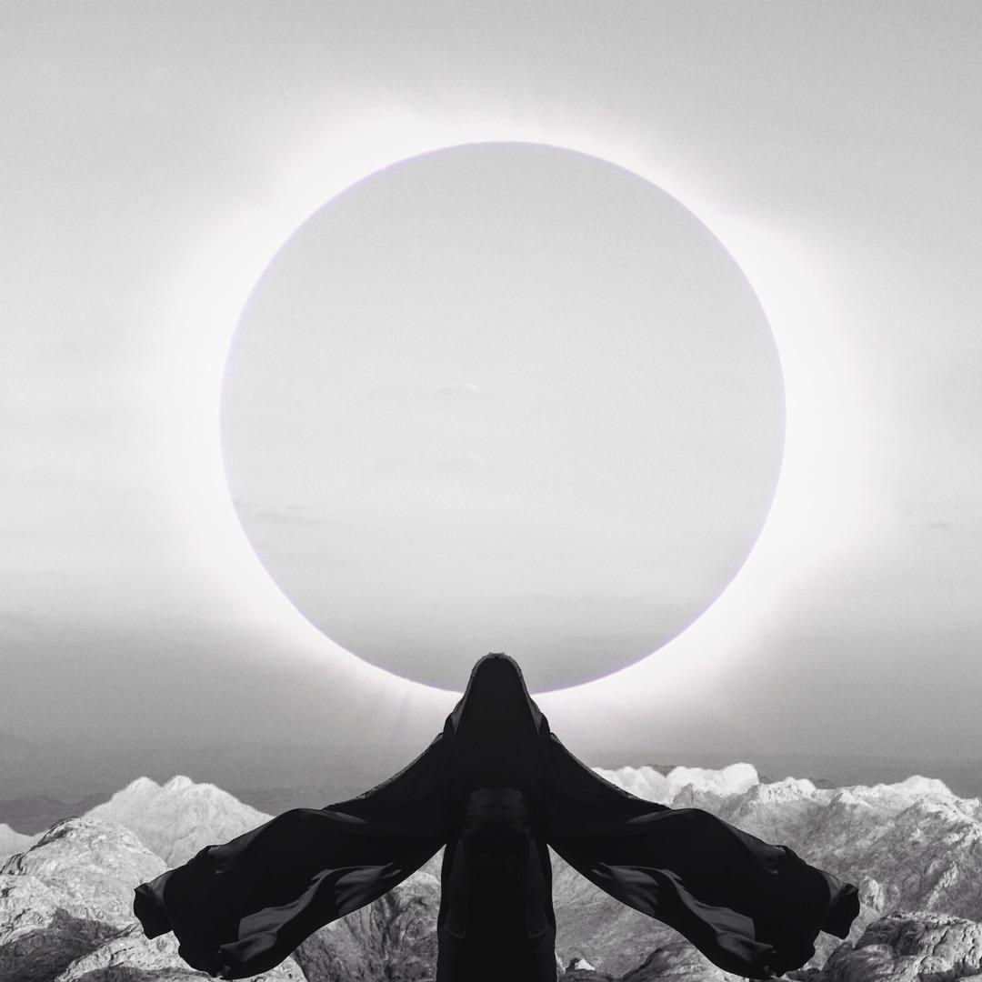 Archillect ID 298100