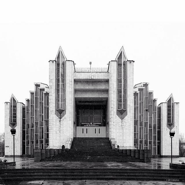 Archillect ID 300403