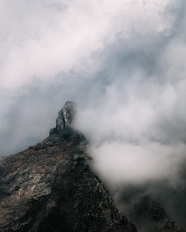 Archillect ID 301364