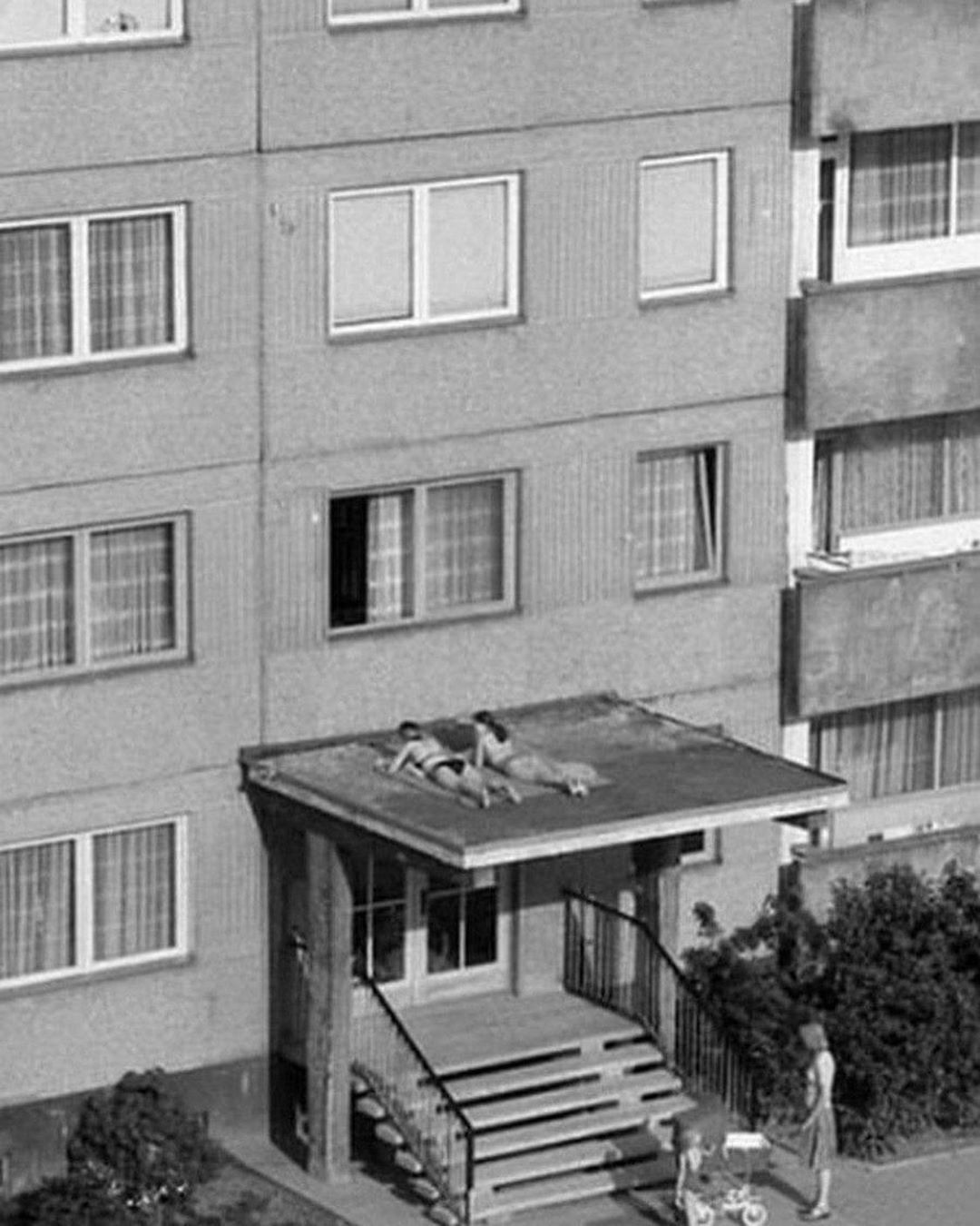 Archillect ID 321037