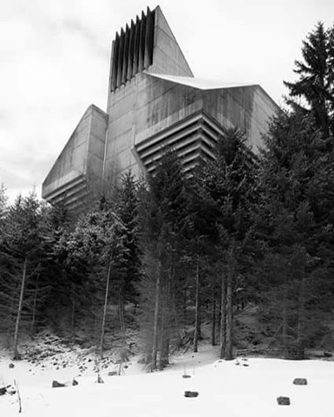 Archillect ID 327149