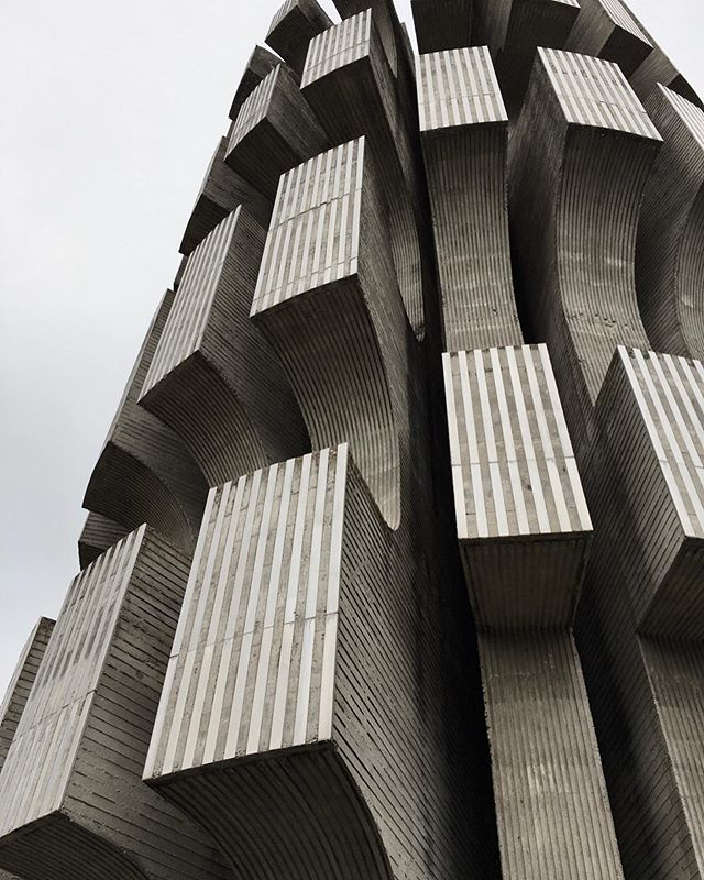Archillect ID 330627