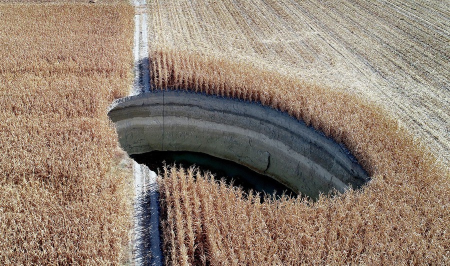 Archillect ID 343382