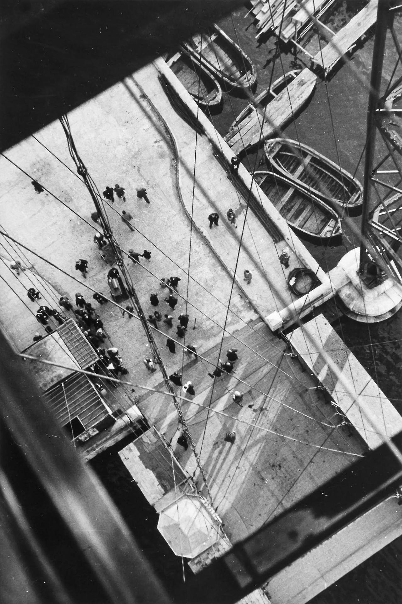 Archillect ID 350499