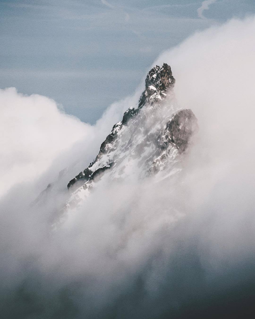 Archillect ID 359145