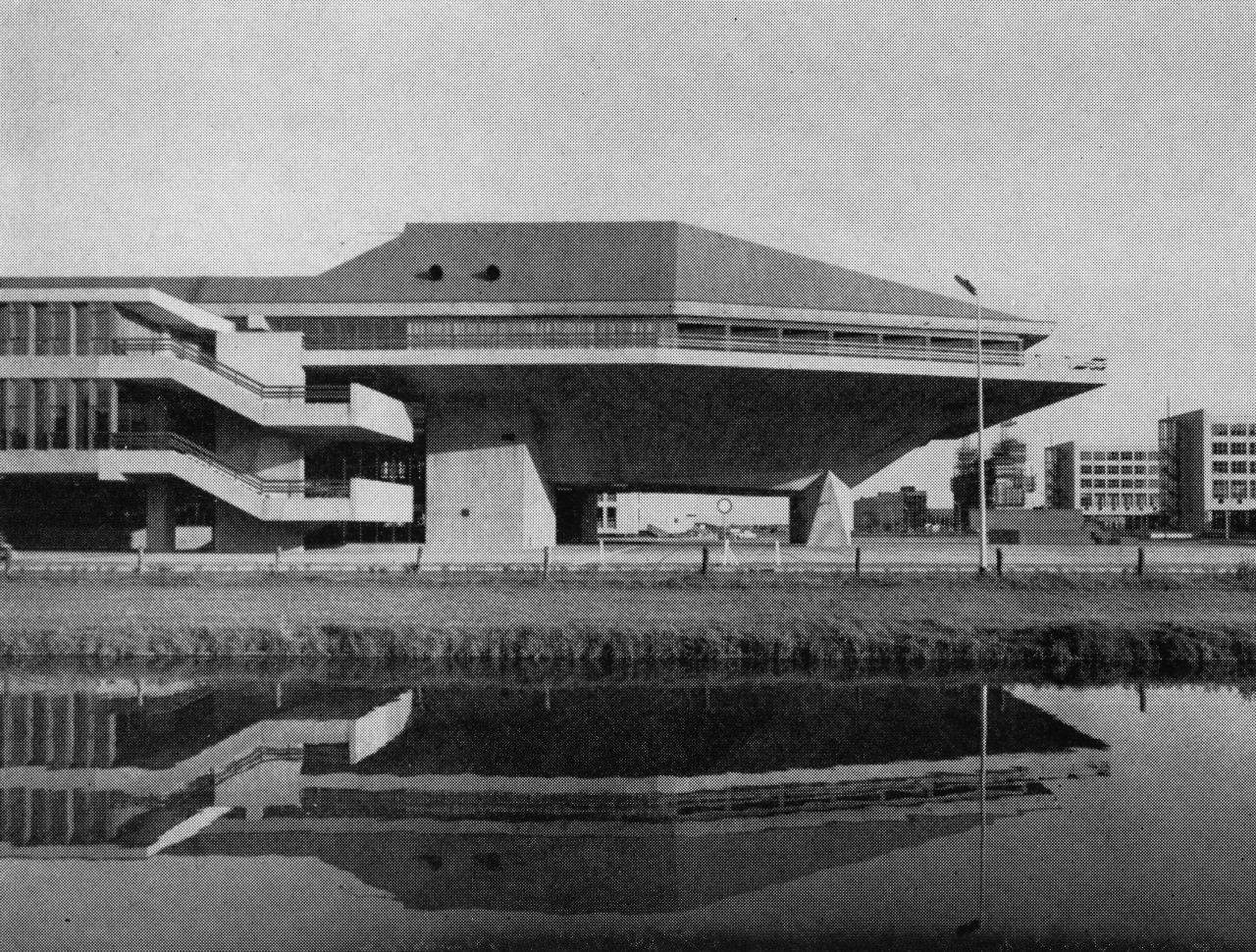 Archillect ID 370294