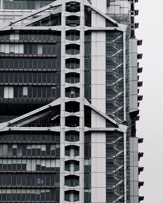 Archillect ID 370612