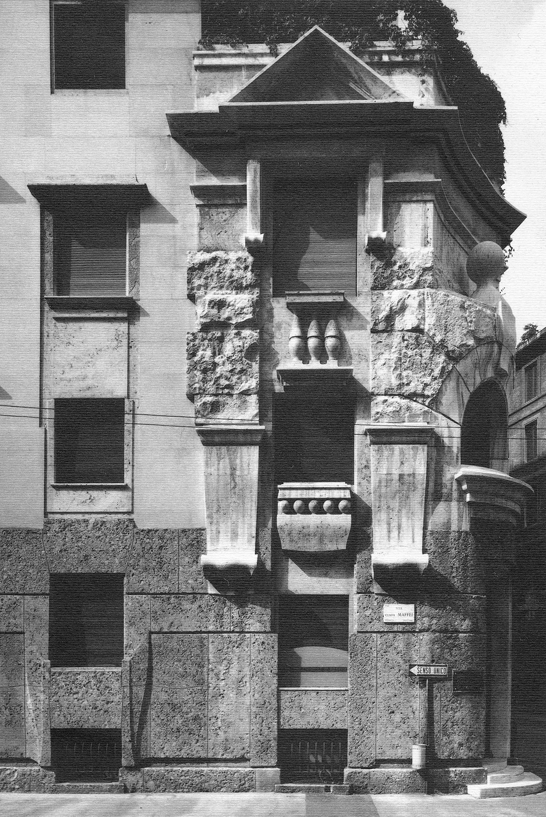 Archillect ID 370639