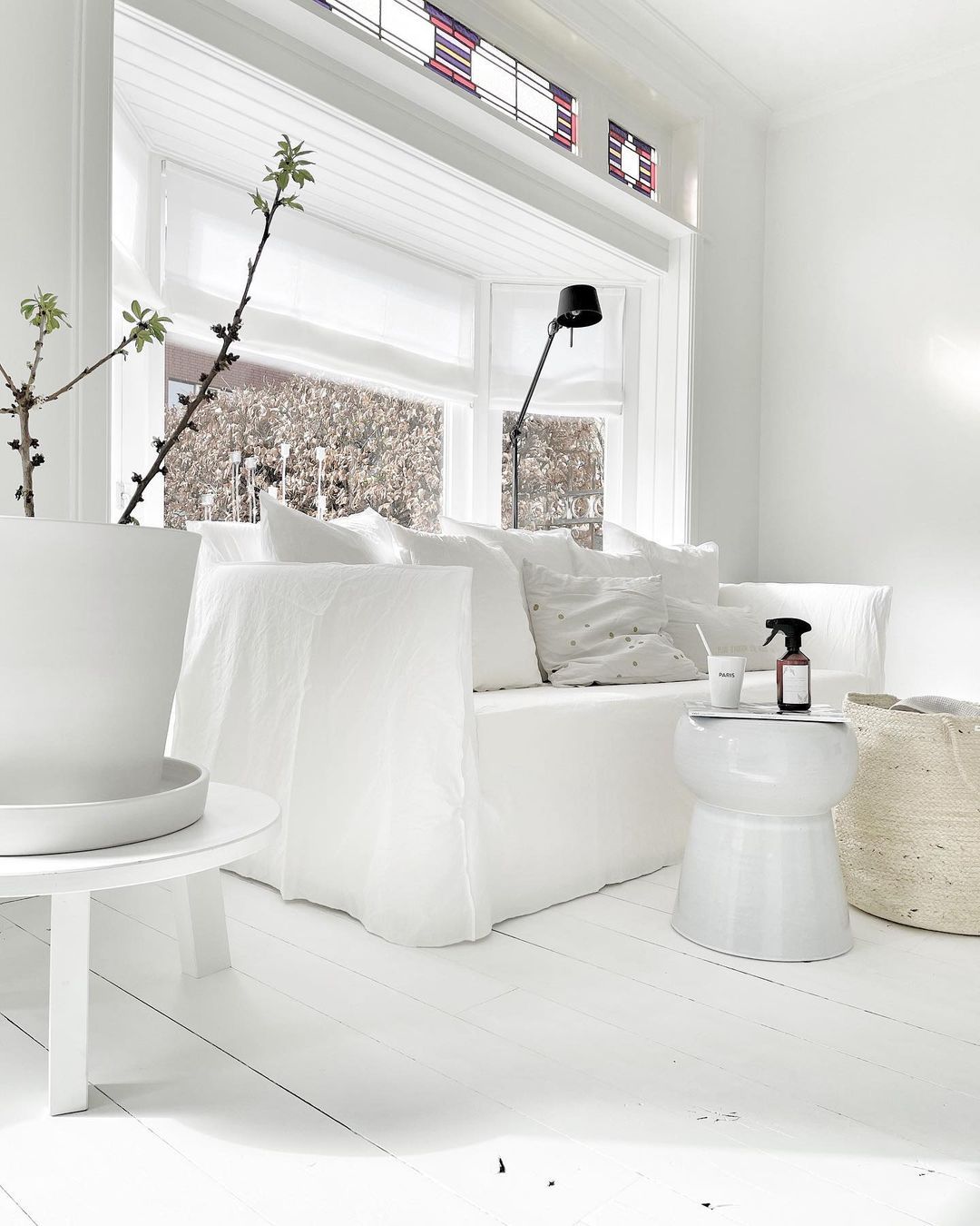 Archillect ID 370772