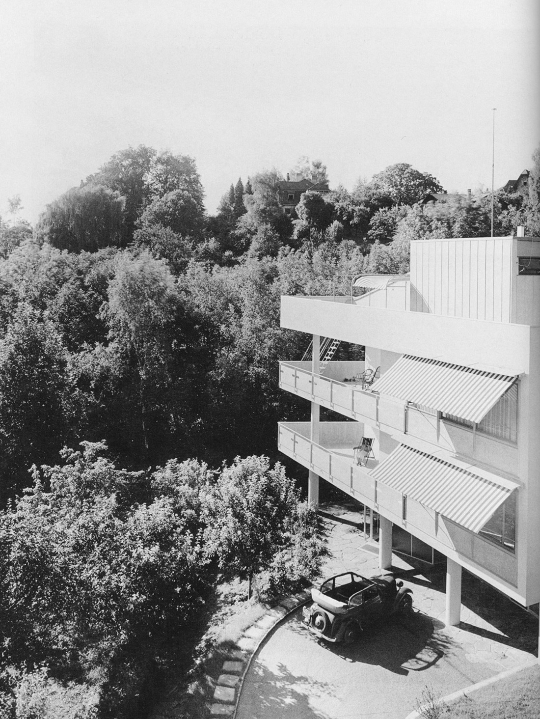 Archillect ID 370795