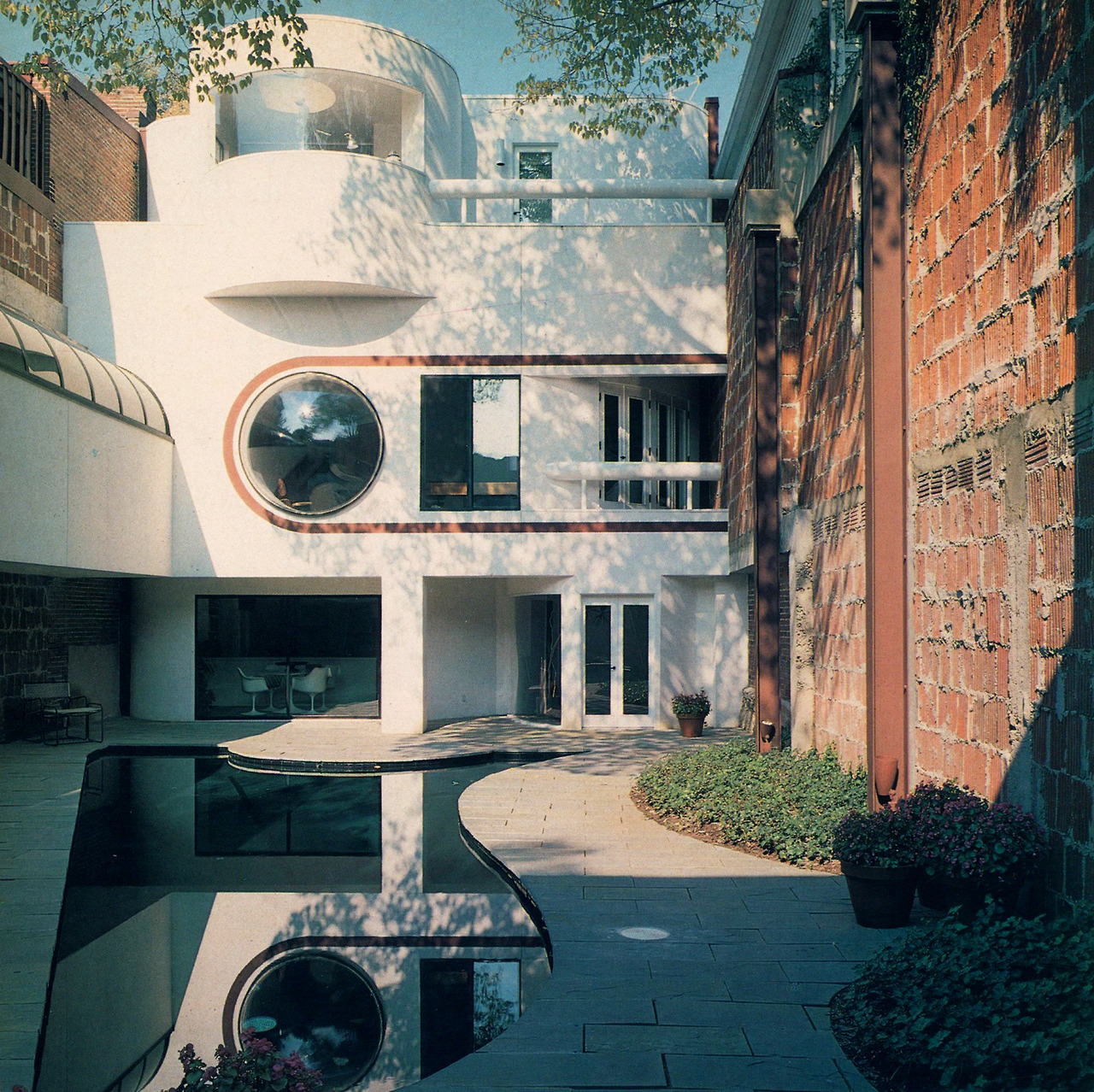 Archillect ID 370902