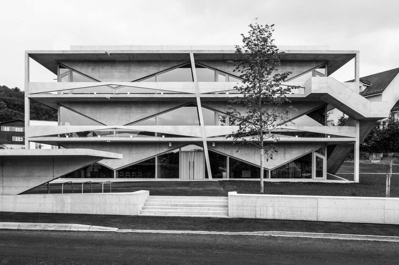 Archillect ID 370903