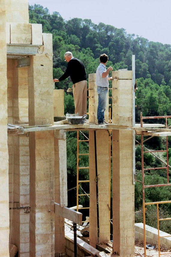 Archillect ID 370906