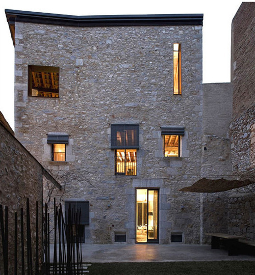 Archillect ID 370912