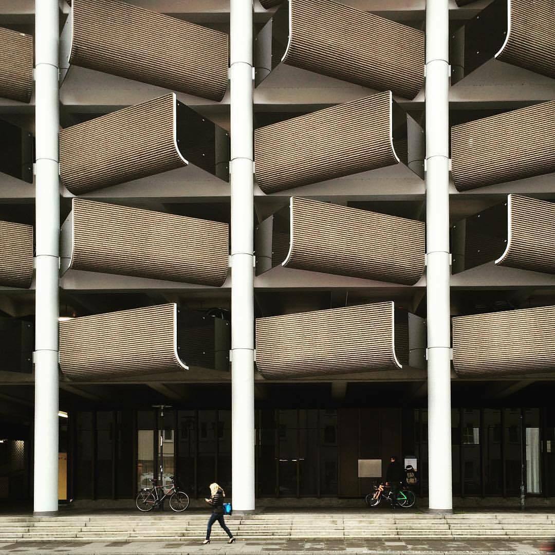 Archillect ID 370918