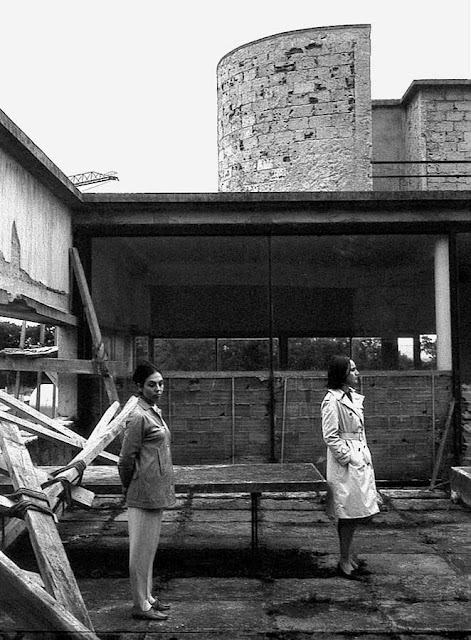 Archillect ID 370957