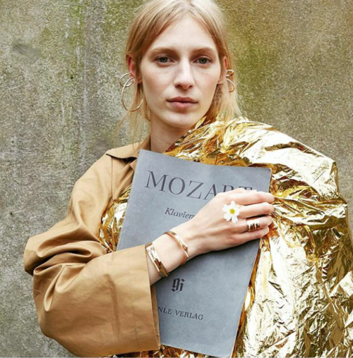 Archillect ID 370980