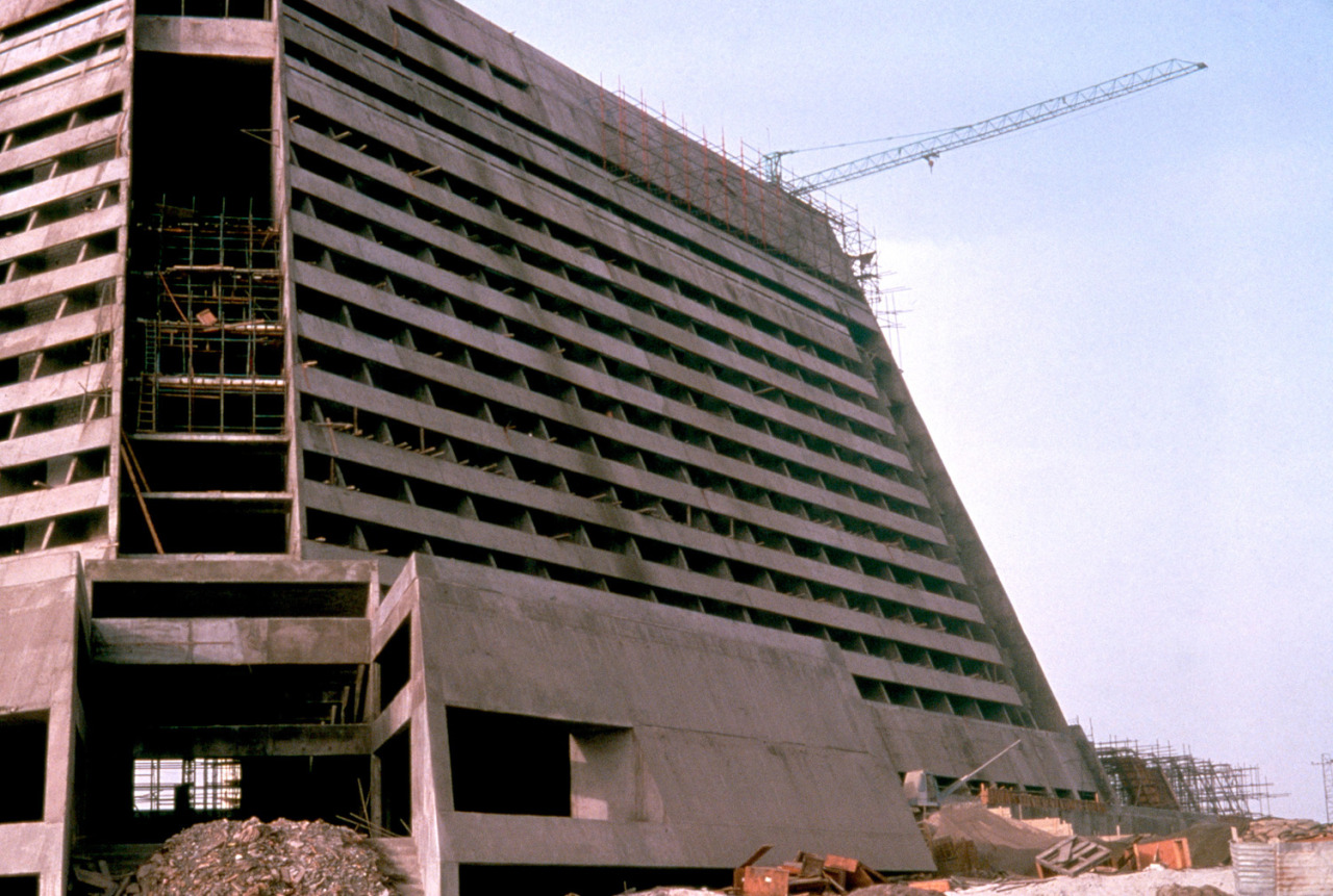 Archillect ID 371040