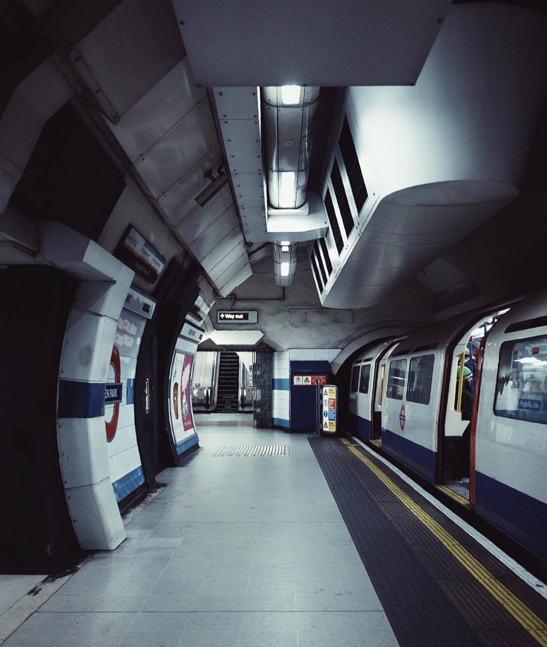 Archillect ID 371454