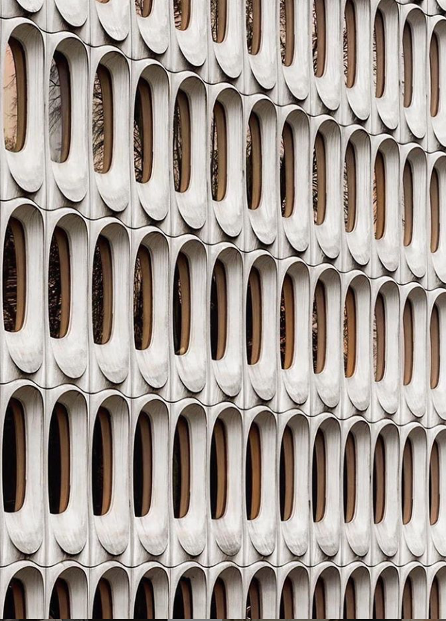 Archillect ID 371623