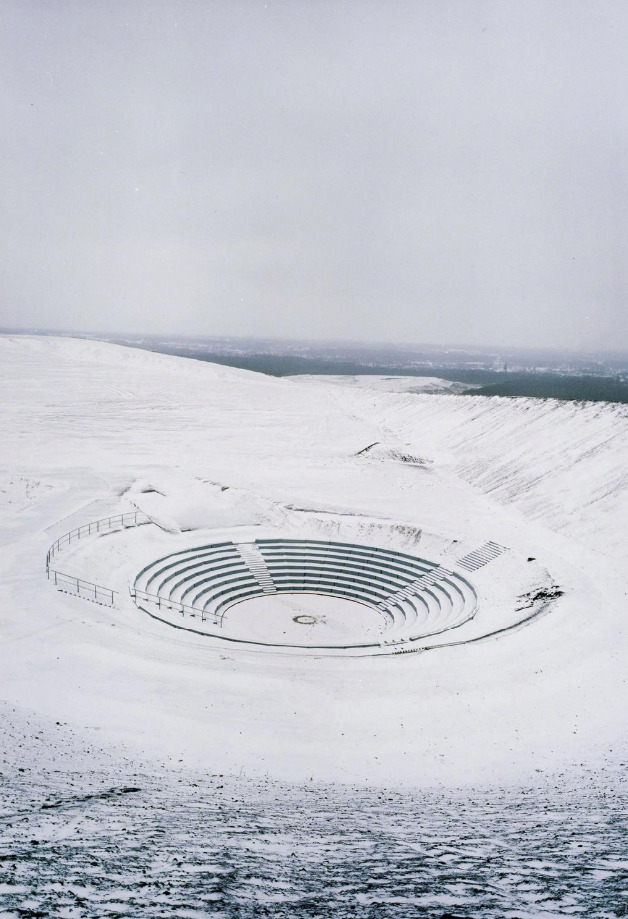 Archillect ID 371634