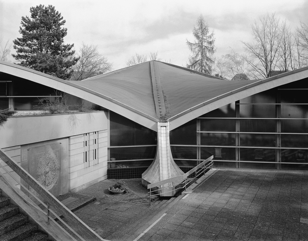 Archillect ID 371794